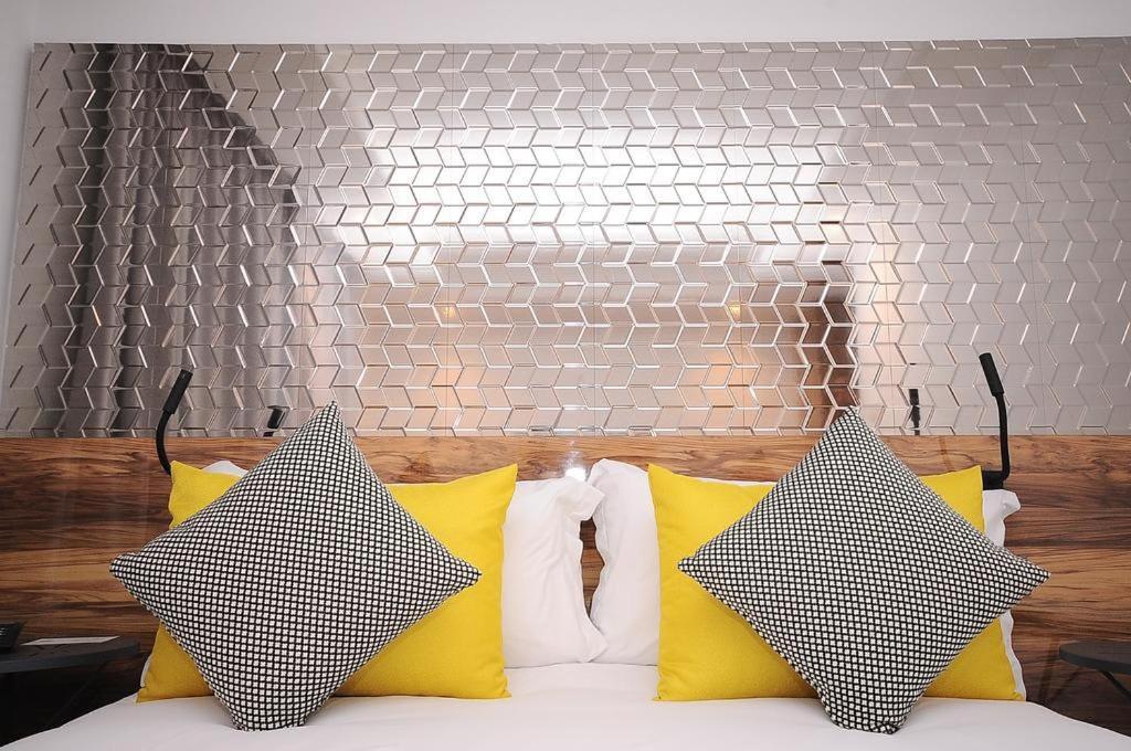 Oum Palace Hotel & Spa คาซาบลังกา ภายนอก รูปภาพ