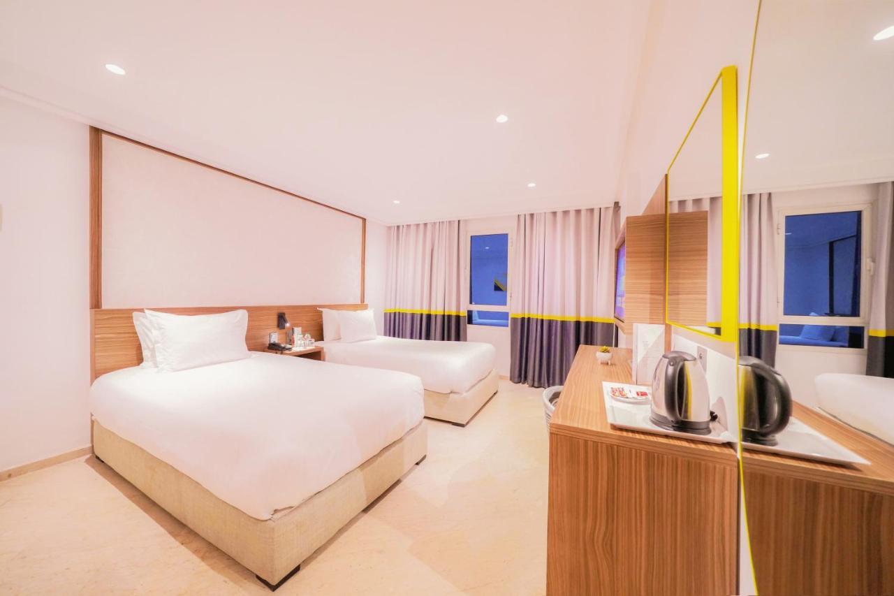 Oum Palace Hotel & Spa คาซาบลังกา ภายนอก รูปภาพ