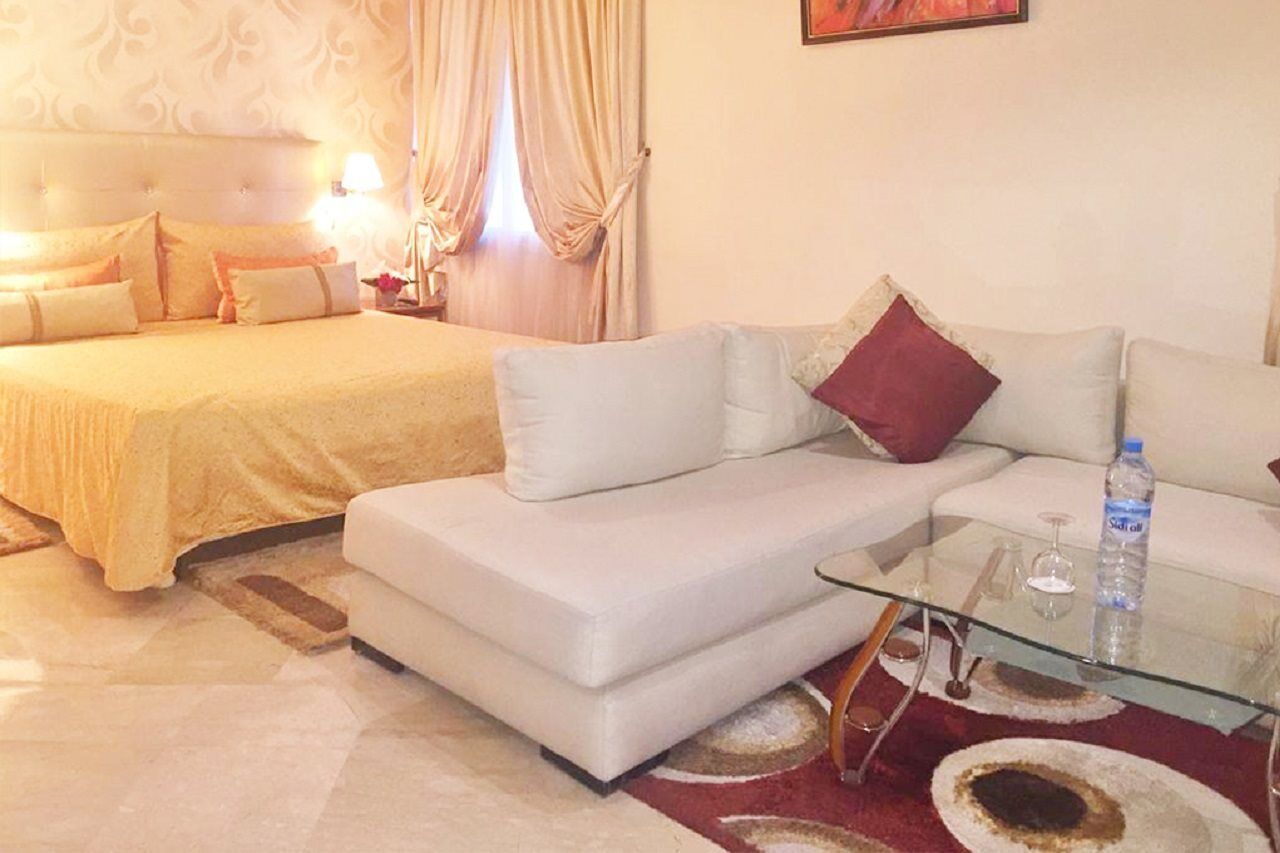 Oum Palace Hotel & Spa คาซาบลังกา ภายนอก รูปภาพ
