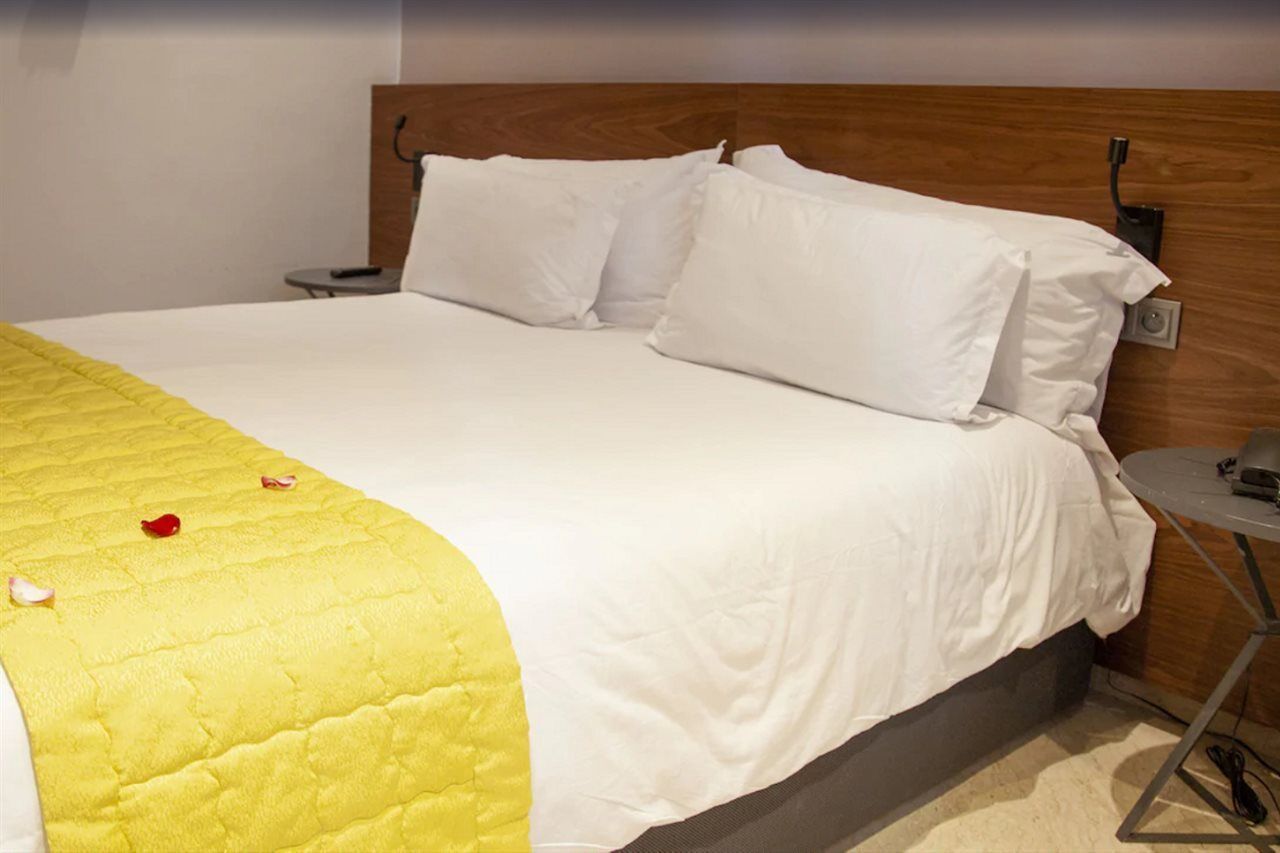 Oum Palace Hotel & Spa คาซาบลังกา ภายนอก รูปภาพ